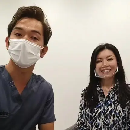 【座談会】アットスマイル矯正中のtomoさんと担当クリニックの院長が対談しました。